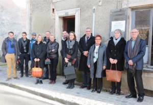 Pose de la premièr epierre du chantier le 15 décembre 2016, en présence notamment de Chantal Le Bret, Maire de Fleury-en-Bière, Alain Richard, adjoint, Jean-Jacques Boussaingault, Président du Parc,