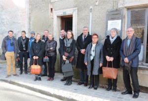 Pose de la premièr epierre du chantier le 15 décembre 2016, en présence notamment de Chantal Le Bret, Maire de Fleury-en-Bière, Alain Richard, adjoint, Jean-Jacques Boussaingault, Président du Parc,